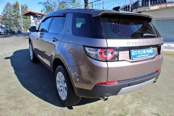 Land Rover Discovery Sport 2.0 TD4 150 CV HSE - immagine 9