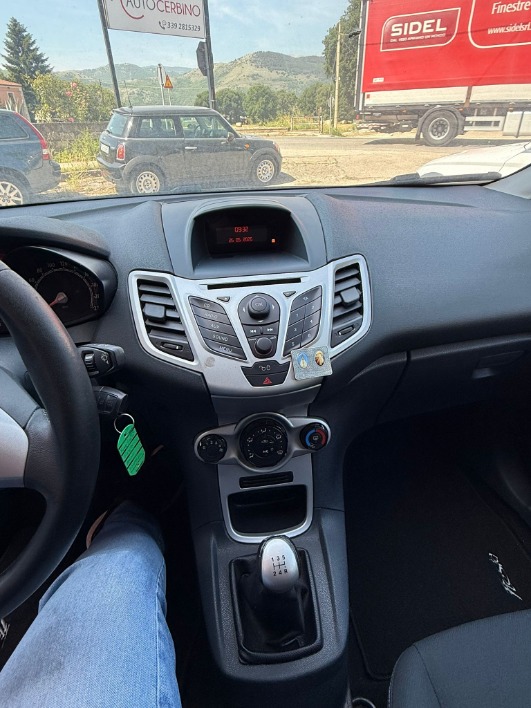 Ford Fiesta 1.4 TDCI 2012 - immagine 4