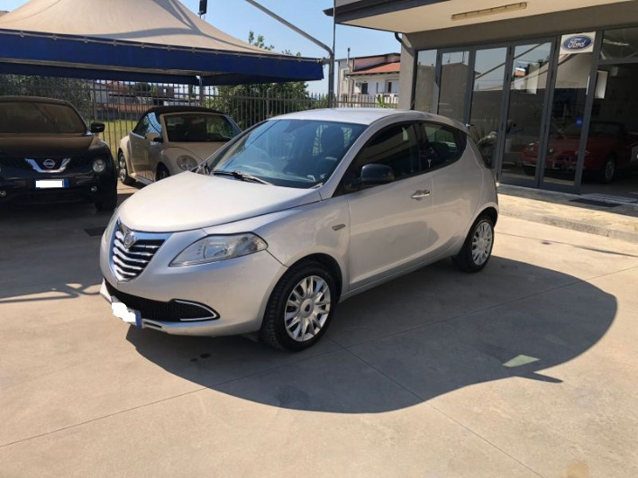 Lancia Ypsilon 1.3MJT 95CV anno 2015 - immagine 3