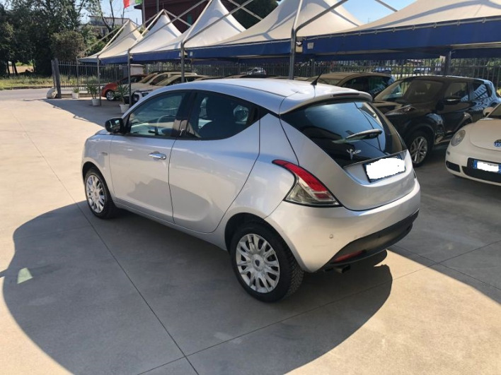 Lancia Ypsilon 1.3MJT 95CV anno 2015 - immagine 4