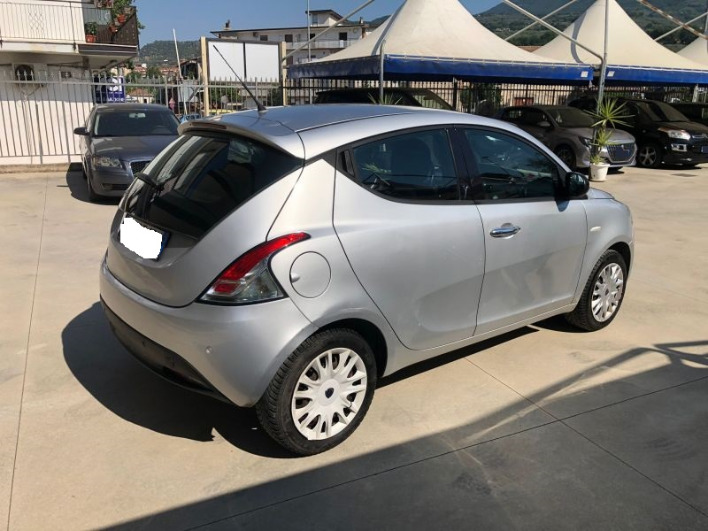 Lancia Ypsilon 1.3MJT 95CV anno 2015 - immagine 5