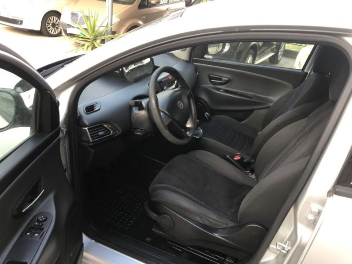 Lancia Ypsilon 1.3MJT 95CV anno 2015 - immagine 6