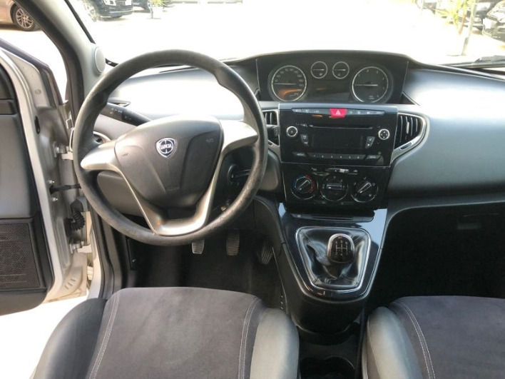 Lancia Ypsilon 1.3MJT 95CV anno 2015 - immagine 8