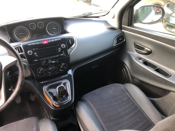 Lancia Ypsilon 1.3MJT 95CV anno 2015 - immagine 9
