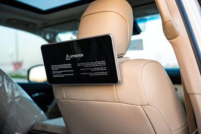 Toyota Land Cruiser 300 Hybrid - immagine 12