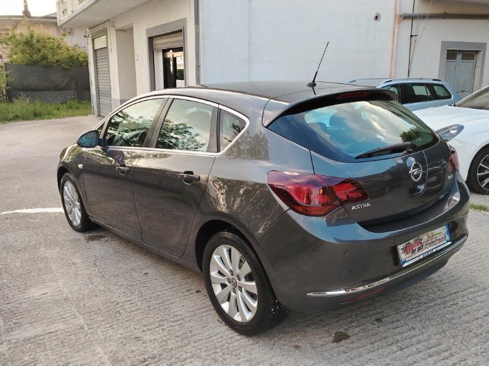 Opel Astra 1.7 cdti 125 cv - immagine 1