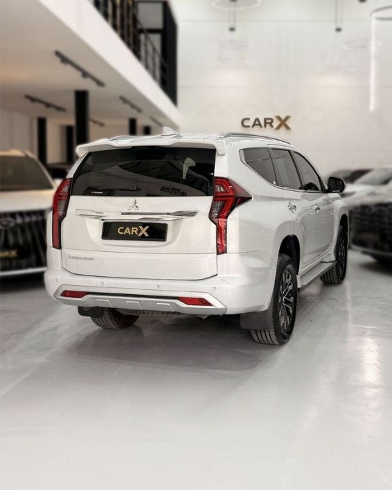 Mitsubishi Montero GLX - immagine 9