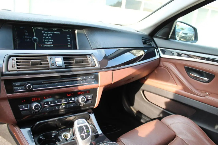 BMW 520 520d Futura - immagine 1