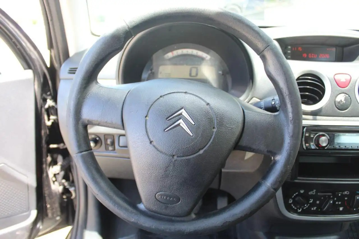 Citroen C3 1.4 Exclusive Style GPL - immagine 6