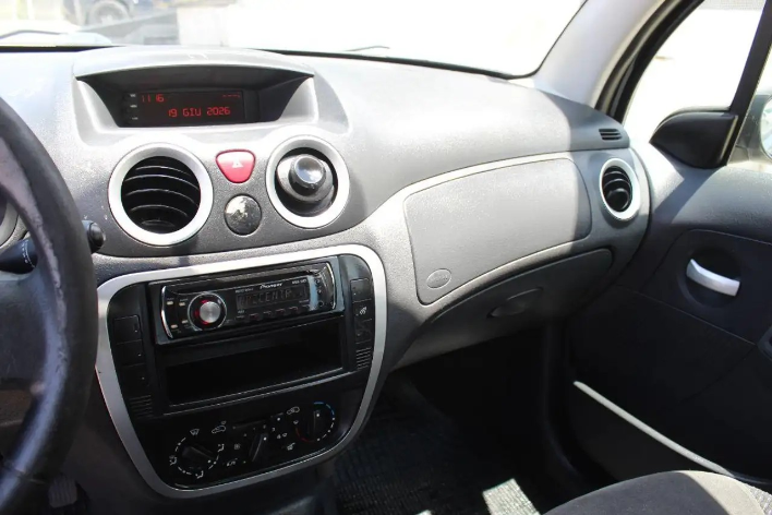 Citroen C3 1.4 Exclusive Style GPL - immagine 5