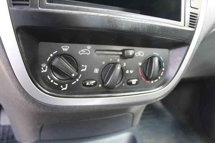 Citroen C3 1.4 Exclusive Style GPL - immagine 3