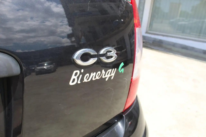 Citroen C3 1.4 Exclusive Style GPL - immagine 9