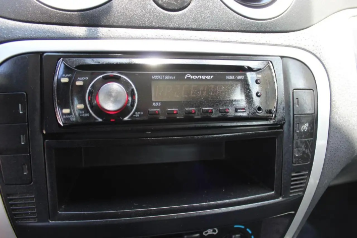 Citroen C3 1.4 Exclusive Style GPL - immagine 4