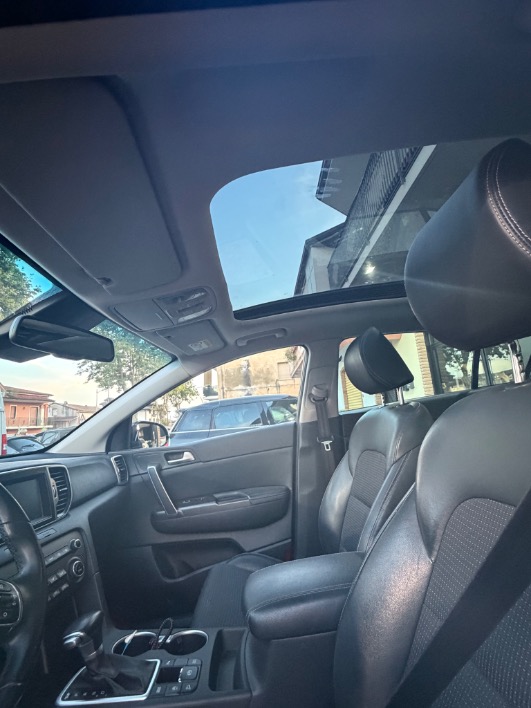 Kia Sportage 1.7 CRDi Class 2WD - immagine 8