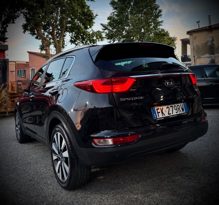 Kia Sportage 1.7 CRDi Class 2WD - immagine 2