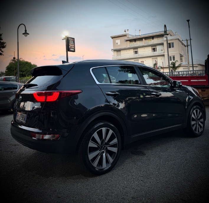 Kia Sportage 1.7 CRDi Class 2WD - immagine 1