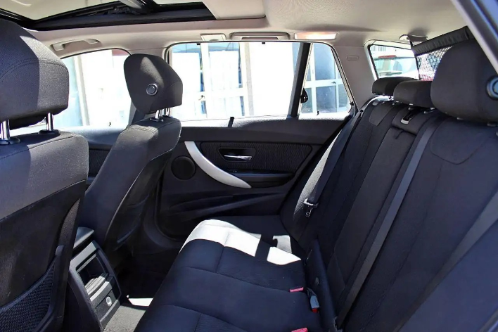 BMW 320 320d xDrive Touring Business Advantage - immagine 1