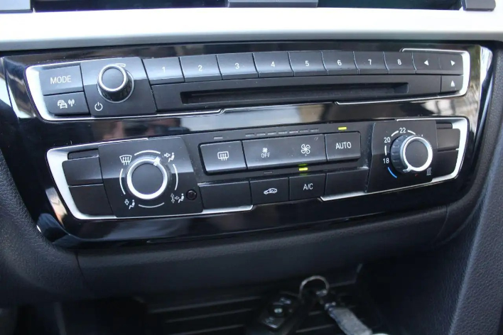 BMW 320 320d xDrive Touring Business Advantage - immagine 4