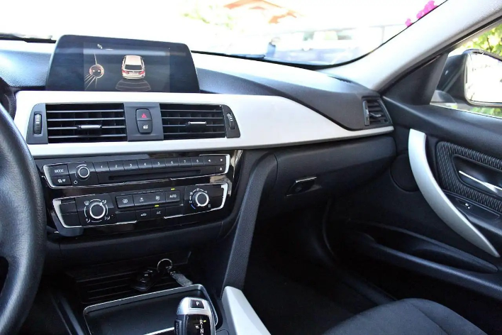 BMW 320 320d xDrive Touring Business Advantage - immagine 8
