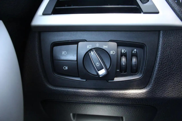 BMW 320 320d xDrive Touring Business Advantage - immagine 5