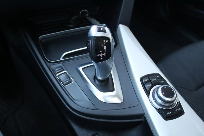 BMW 320 320d xDrive Touring Business Advantage - immagine 3