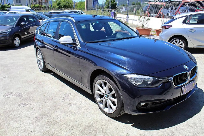 BMW 320 320d xDrive Touring Business Advantage - immagine 13