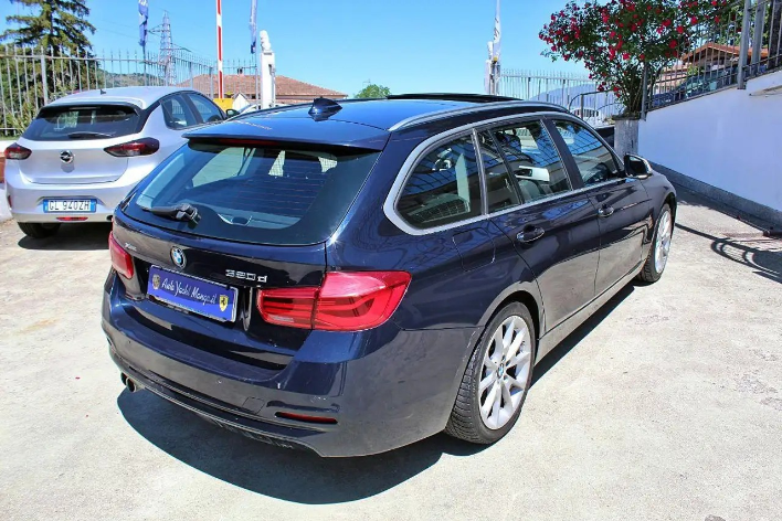 BMW 320 320d xDrive Touring Business Advantage - immagine 11