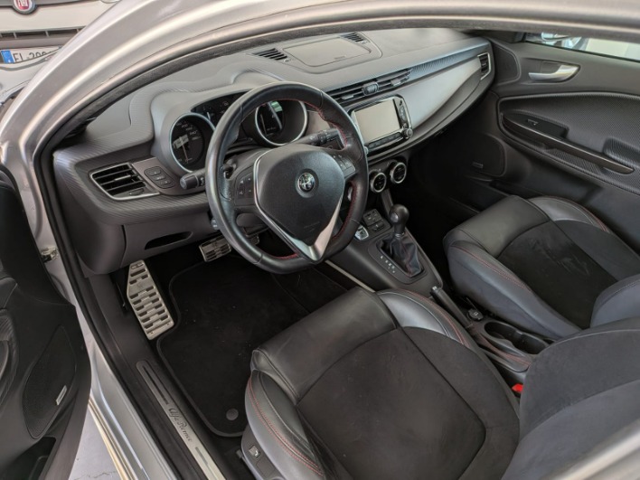 Alfa Romeo Giulietta 1750i TB 241CV VELOCE TCT - immagine 6