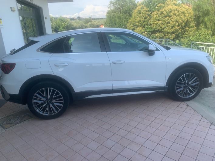 Audi Q3 Sprtback SLine 2.0 150 CV - immagine 1