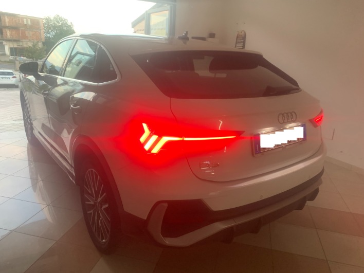 Audi Q3 Sprtback SLine 2.0 150 CV - immagine 11
