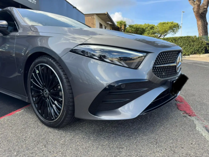 Mercedes-benz Classe A200d AMG line - immagine 1