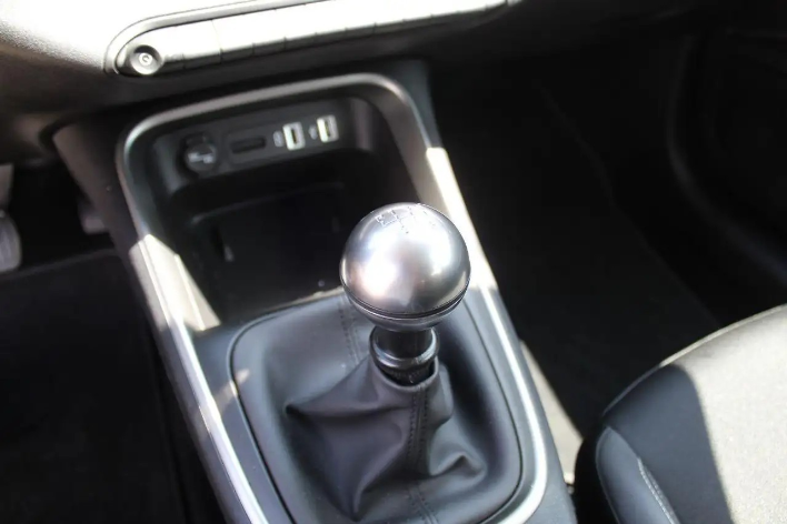 Jeep Avenger 1.2 Turbo Summit - immagine 1
