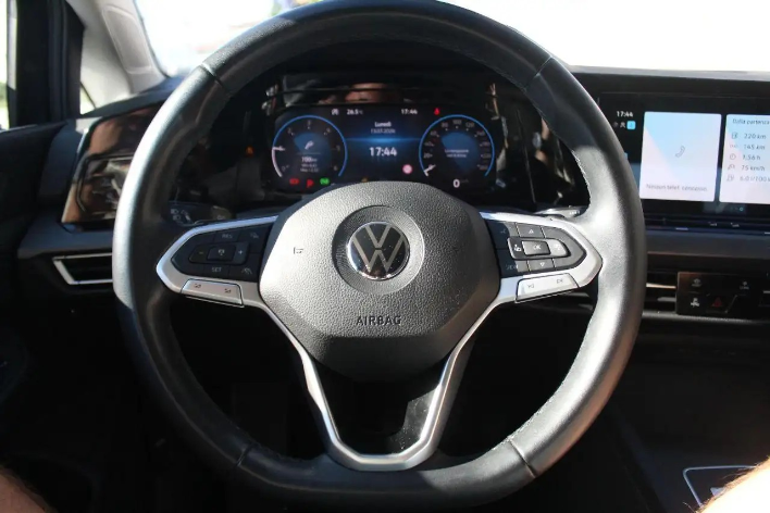 Volkswagen Golf VIII 2022 2.0 tdi Active115cv dsg - immagine 4
