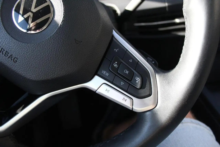 Volkswagen Golf VIII 2022 2.0 tdi Active115cv dsg - immagine 1