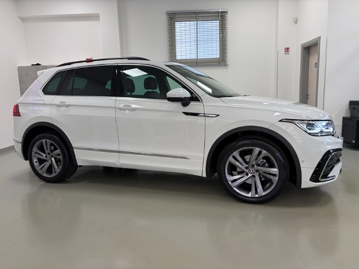 Volkswagen Tiguan II 2021 2.0 tdi R-Line 150cv dsg - immagine 1