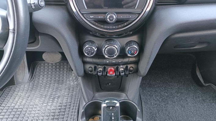 MINI COOPER 1.5 D HYPE AUTOM - immagine 9