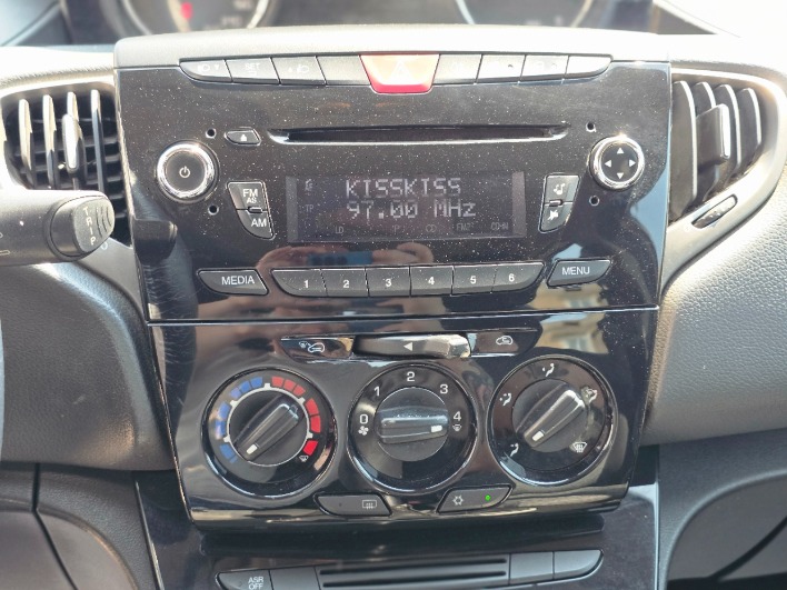 LANCIA YPSILON 1.2 69CV GPL - 2011 - immagine 9