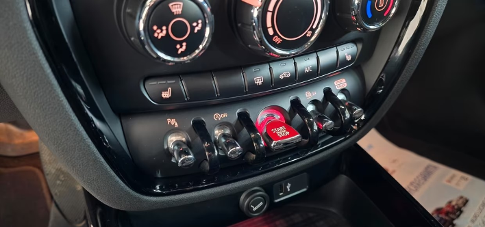 Mini Cooper Clubman 2.0 D Mayfair Edition - immagine 4
