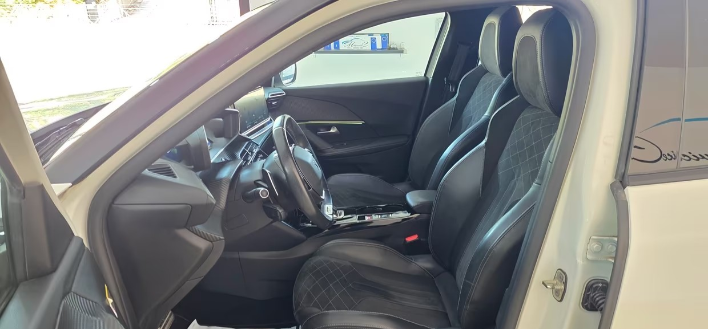 Peugeot 2008 BlueHDi 130 S&S EAT8 GT - immagine 12