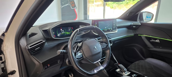 Peugeot 2008 BlueHDi 130 S&S EAT8 GT - immagine 10