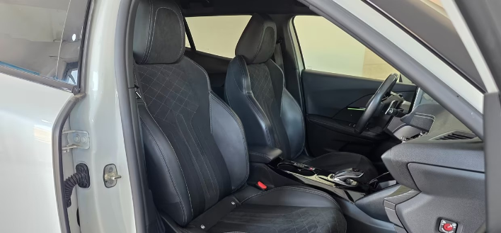 Peugeot 2008 BlueHDi 130 S&S EAT8 GT - immagine 8