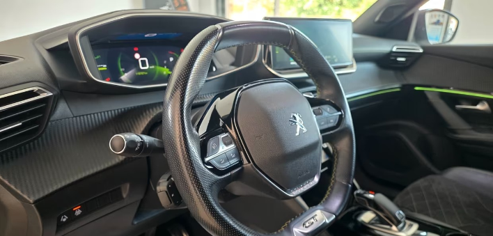 Peugeot 2008 BlueHDi 130 S&S EAT8 GT - immagine 5