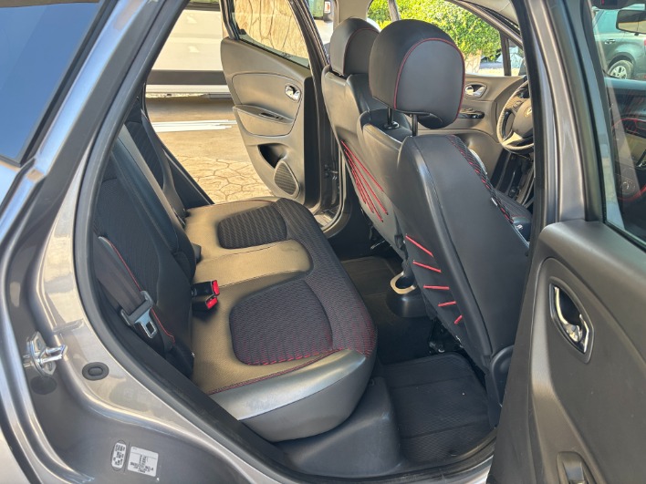 Renault Captur 1.5 dCi 90 CV EDC Project Runway - immagine 13