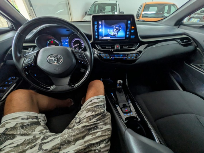 C-HR I 2016 1.8h Lounge 2wd e-cvt my18 - immagine 10