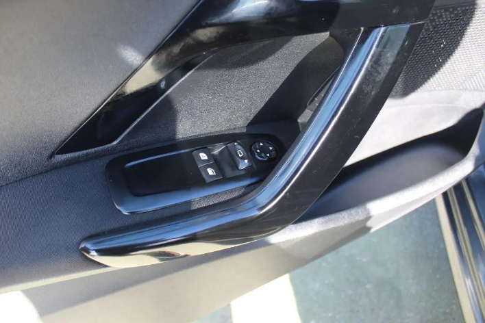 Peugeot 208 BlueHDi 75 5p. Allure - immagine 7