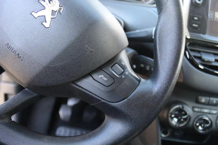 Peugeot 208 BlueHDi 75 5p. Allure - immagine 2