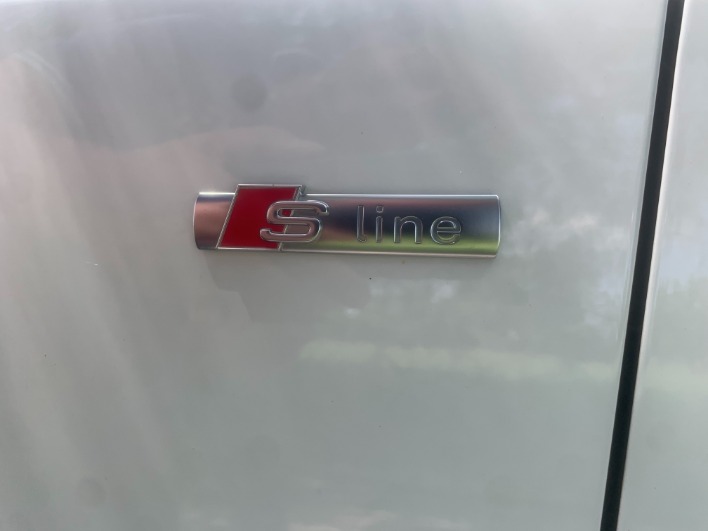 "disponibile" Audi Q3 Sprtback SLine 2.0 Tdi 150 CV - immagine 20