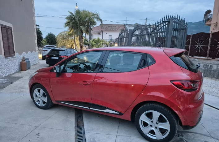 Renault Clio dCi 8V 90CV EDC Start&Stop 5 porte En - immagine 9