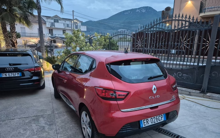 Renault Clio dCi 8V 90CV EDC Start&Stop 5 porte En - immagine 4
