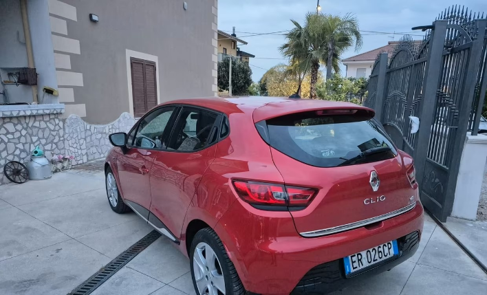 Renault Clio dCi 8V 90CV EDC Start&Stop 5 porte En - immagine 8